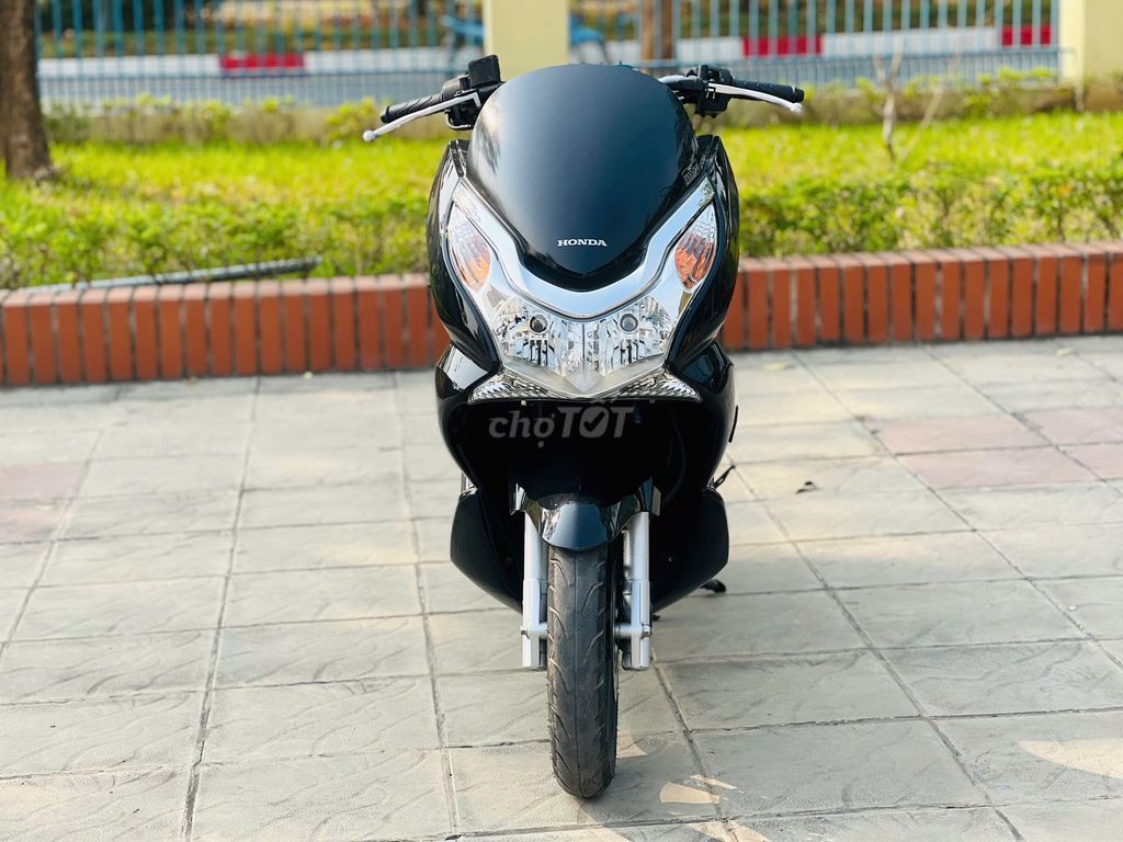 HONDA PCX MÀU ĐEN CHO GIA ĐÌNG SỬ DỤNG ZIN CHẤT.. Mua bán Xe máy tại Quận Cầu Giấy Hà Nội được đăng bởi thanh tâm hình 2