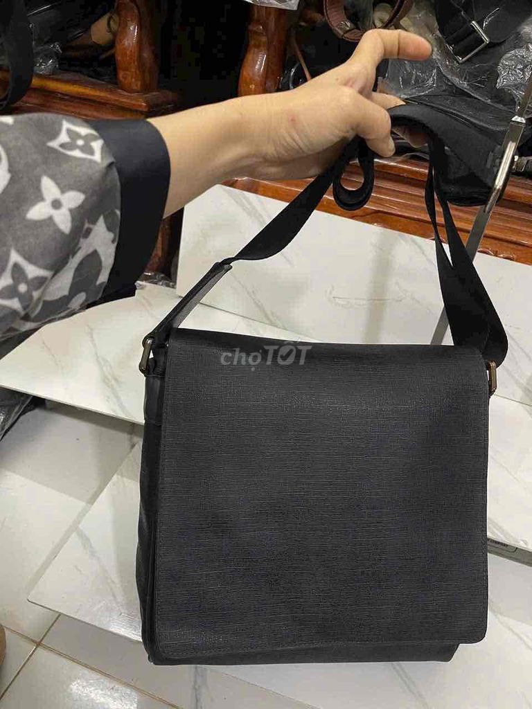 Đeo chéo CERUTI 1881 size 24x27 chất liệu saffiano