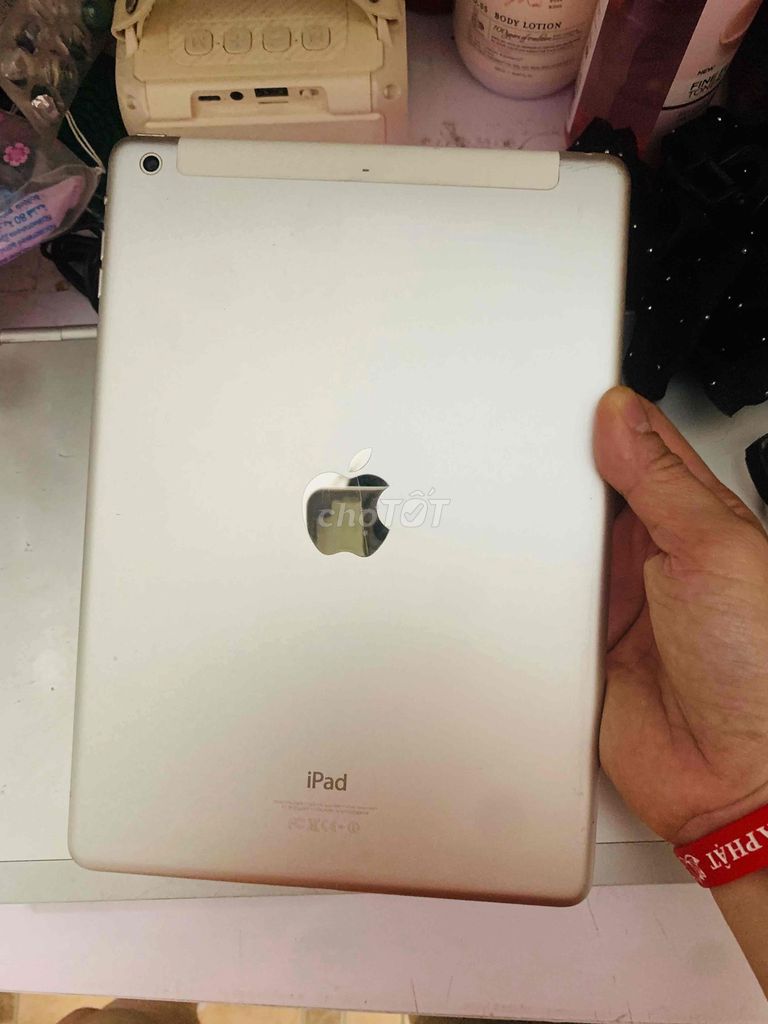 PasApple iPad Air Bạc bản 64G xem phim, nghe nhạc.. Mua bán Máy tính bảng tại Quận Đống Đa Hà Nội được đăng bởi Đức Anh hình 1