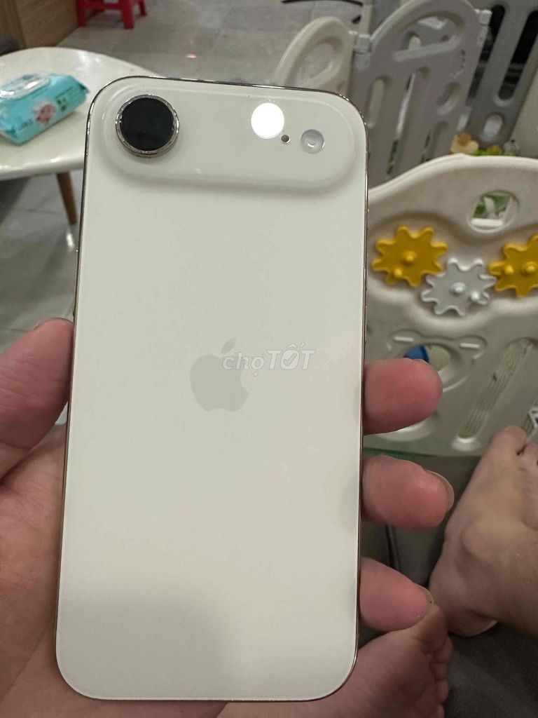 iPhone Air 256GB Trắng mới tinh còn icoul gop. Mua bán Điện thoại tại Thành phố Thủ Đức Tp Hồ Chí Minh được đăng bởi tú hình 1