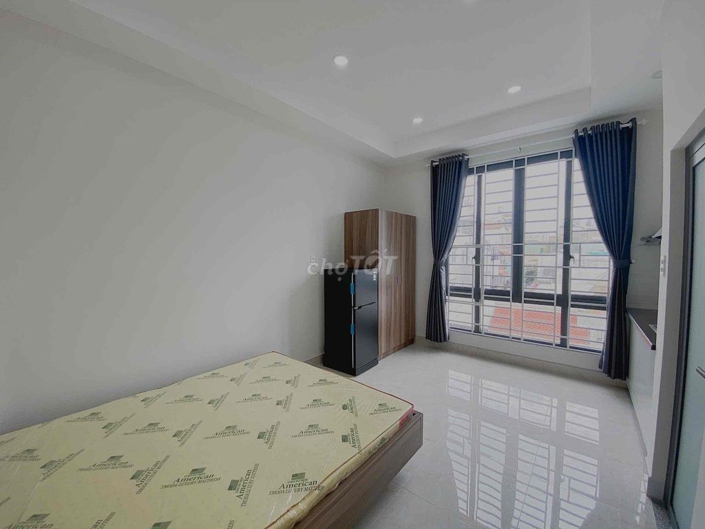 STUDIO BAN CÔNG LỚN THANG MÁY FULL NỘI THẤT CAO CẤP NGAY NGUYỄN TRÃI