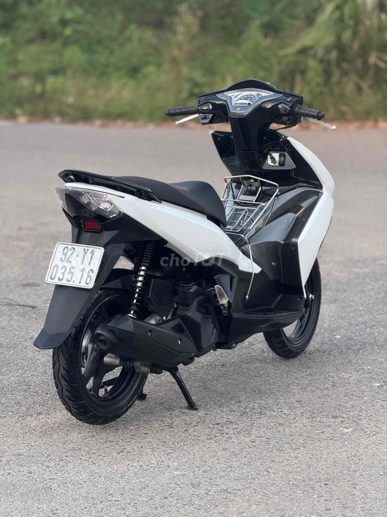 Honda Air Blade 2014 Trắng đen. Mua bán Xe máy tại Quận Liên Chiểu Đà Nẵng được đăng bởi Mạnh hổ hình 5