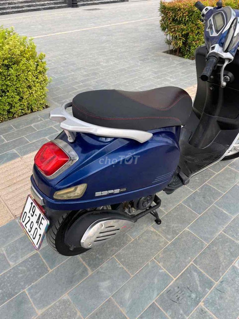 Thanh lý Vecpa 50cc học sinh không cần bằng lái. Mua bán Xe máy tại Quận Bắc Từ Liêm Hà Nội được đăng bởi Hữu Nhuận hình 2