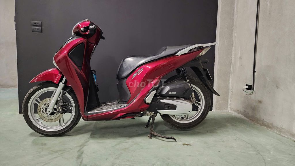 Xe Tay Ga SH 125 CBS 2018 màu đỏ. Mua bán Xe máy tại Quận Cầu Giấy Hà Nội được đăng bởi iMotorbike Hà Nội hình 5
