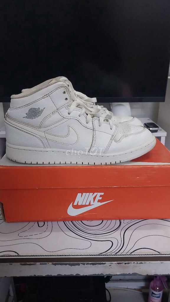 NIKE JORDAN 1 MID TRIPLE WHITE