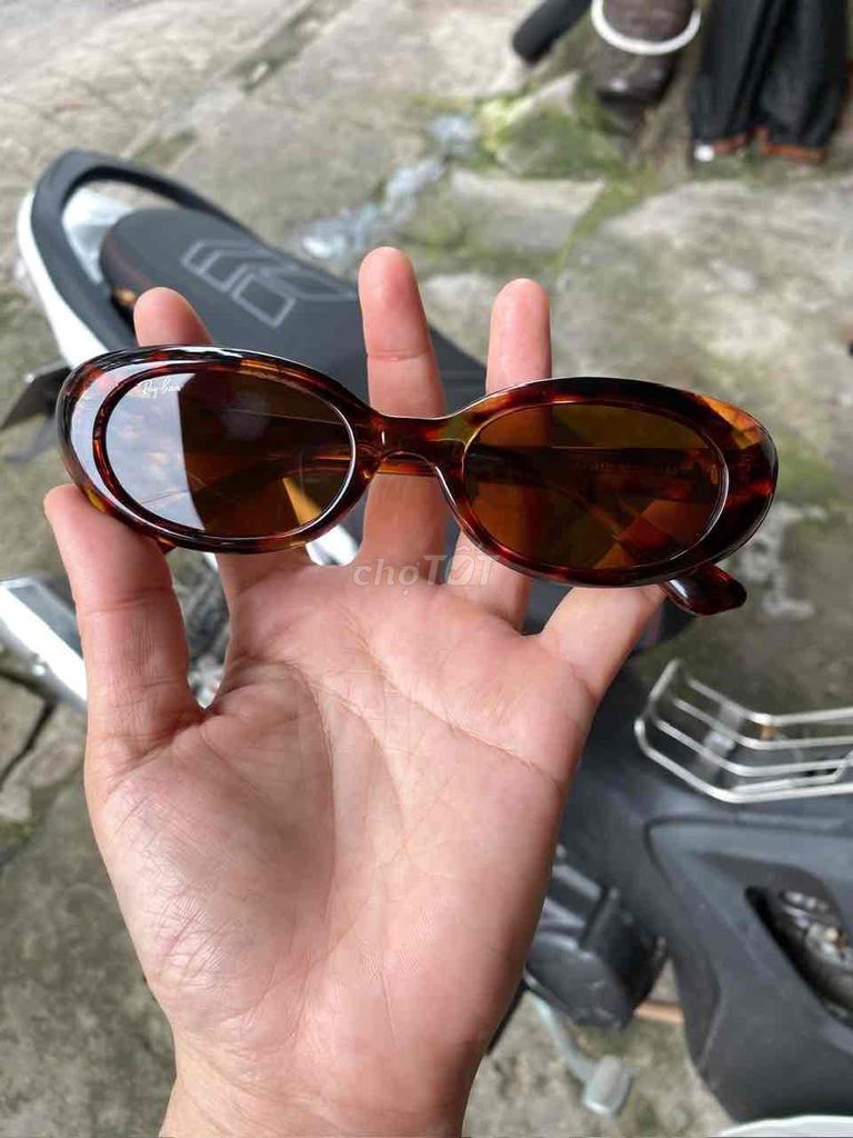 Kính râm Ray-Ban RB4441D Unisex Đồi mồi. Mua bán Phụ kiện thời trang khác tại Thành phố Chí Linh Hải Dương được đăng bởi Quỳnh Nga 2hand hình 1