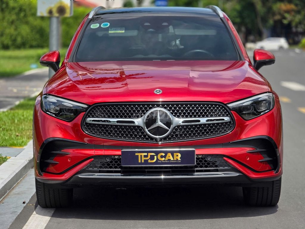 Mercedes GLC300 Model 2024 - Công Ty Xuất Hóa Đơn