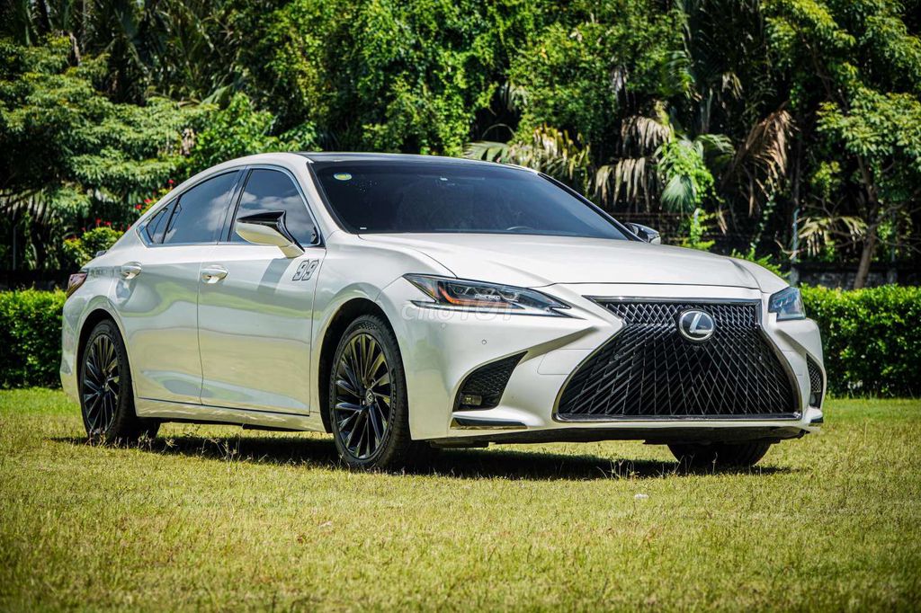Lexus ES250 модель 2020 года Чрезвычайно красивый жемчужно-белый