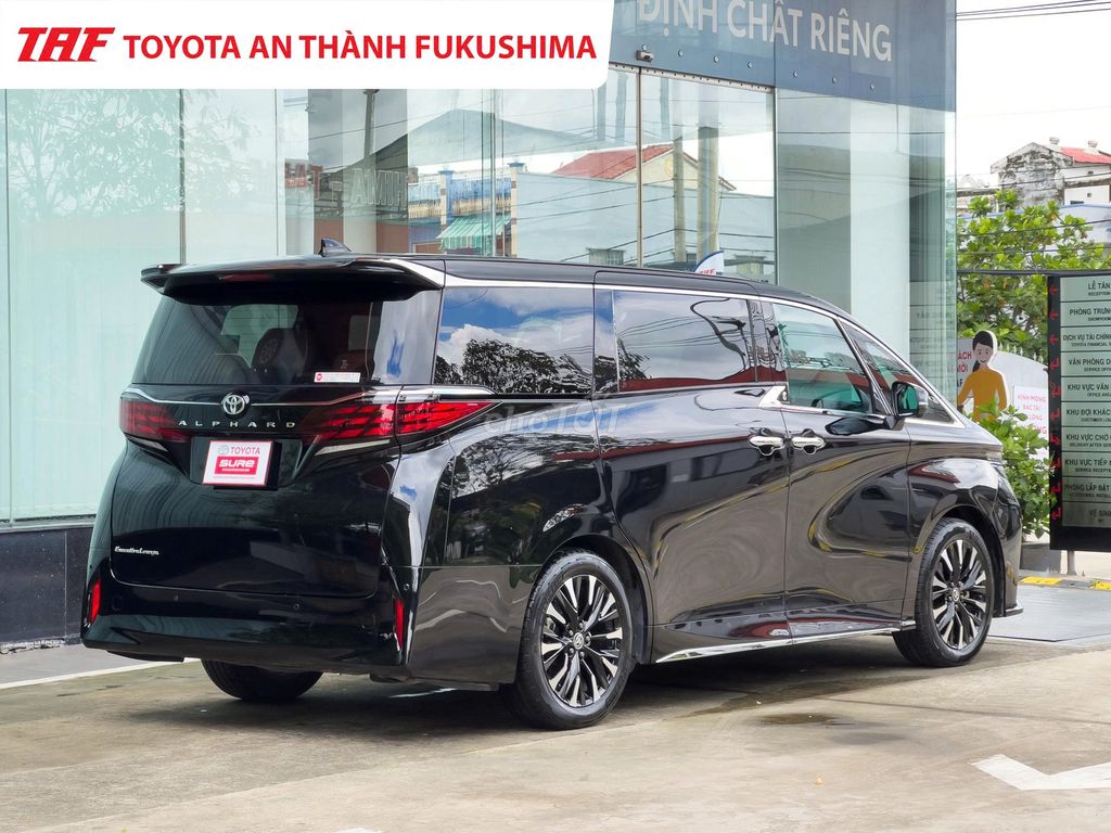 Toyota Alphard 2.4 Turbo 2024 Черный 23 500 км