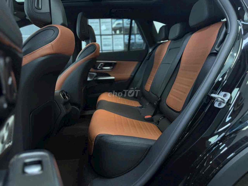 Mercedes -Benz GLC 300 4matic siêu lươt. Mua bán Ô tô tại Quận Bình Thạnh Tp Hồ Chí Minh được đăng bởi Hùng Mercedes Haxaco Hàng Xanh hình 9