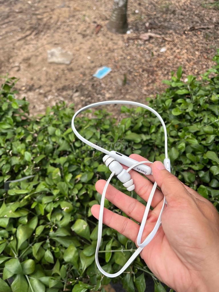 Tai nghe Beats Flex Trắng Đã sử dụng. Mua bán Tivi, Âm thanh tại Quận Ninh Kiều Cần Thơ được đăng bởi Bách hình 1