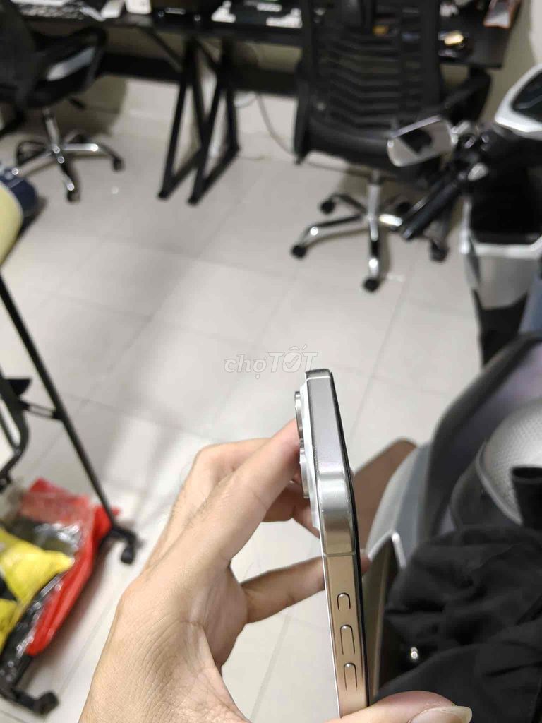 Apple iPhone 15 Pro Max Việt Nam. Mua bán Điện thoại tại Huyện Bàu Bàng Bình Dương được đăng bởi Vũ Luân hình 1