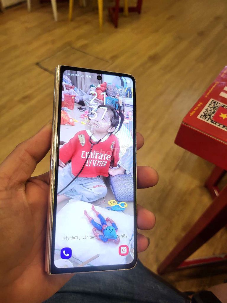 Samsung Galaxy Z Fold4 Vàng kem. Mua bán Điện thoại tại Quận Tân Phú Tp Hồ Chí Minh được đăng bởi Điện Thoại Giá rẻ hình 1