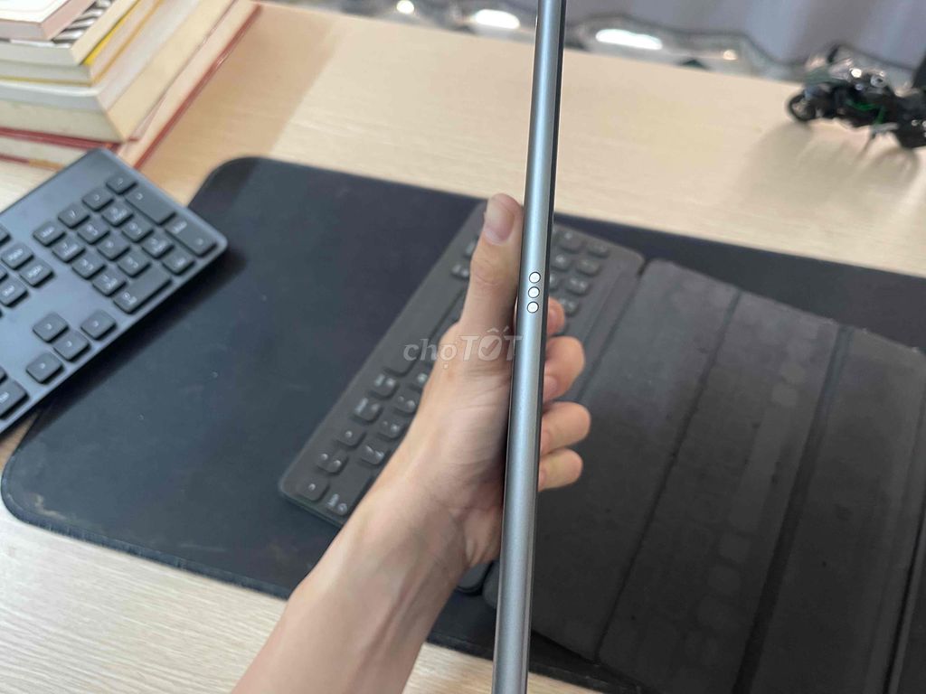 Apple Ipad Gen 9 xám còn bảo hành ít sử dụng