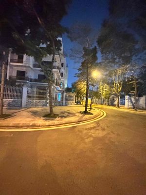 CHÍNH CHỦ TÔI BÁN NHÀ Lô 20 KĐT ĐỊNH CÔNG nội thật 100% lim Nghệ An. Mua bán nhà ở tại Quận Hoàng Mai Hà Nội được đăng bởi Vinh