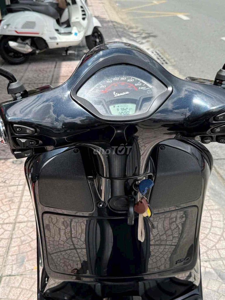Vespa GTS 150cc  mua 3-2021 5k km chính chủ Tphcm. Mua bán Xe máy tại Quận Phú Nhuận Tp Hồ Chí Minh được đăng bởi VESPA Piaggio Quốc Vương  hình 5