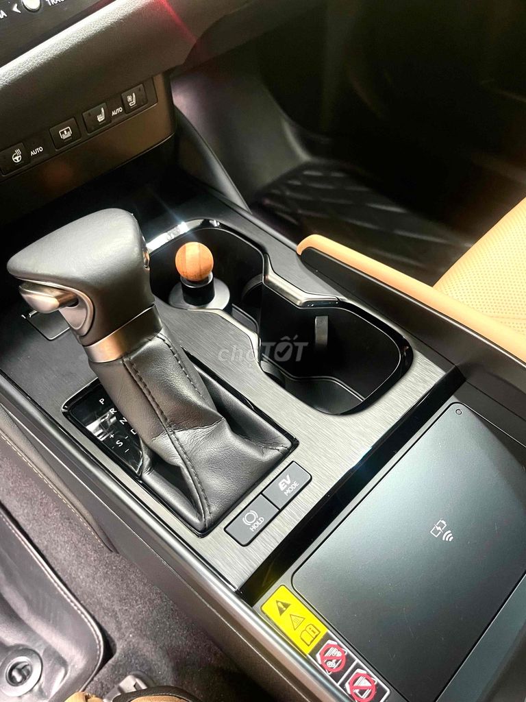 Lexus ES 2023 300h - 20000 km. Mua bán Ô tô tại Quận 1 Tp Hồ Chí Minh được đăng bởi Phan Quốc Lexus hình 15