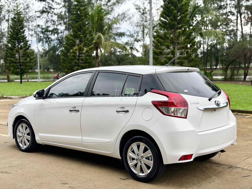 Toyota Yaris 2016 1.3AT комплектация G белый
