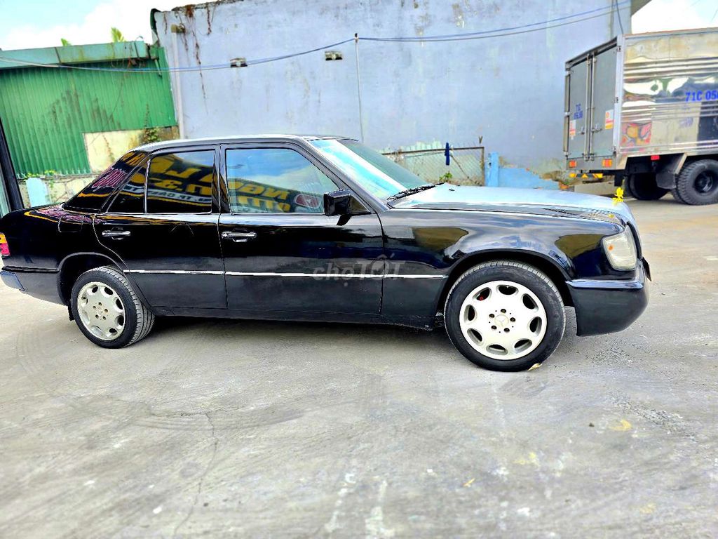 mec cổ w124 E230 cực hiếm. số sàn. bình xăng con... Mua bán Ô tô tại Quận Cái Răng Cần Thơ được đăng bởi NGON lành hình 4