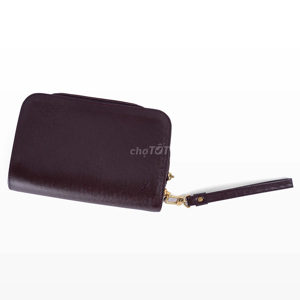 Túi xách Louis Vuitton Taiga Leather Clutch