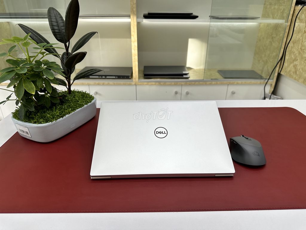 Dell XPS 9300 Core I7/16/512G Like New