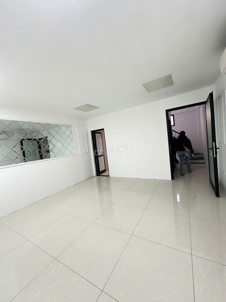 Cho thuê mặt phố Cầu Giấy - Thừa Dụ, 7 tầng, thang máy, 67tr/th