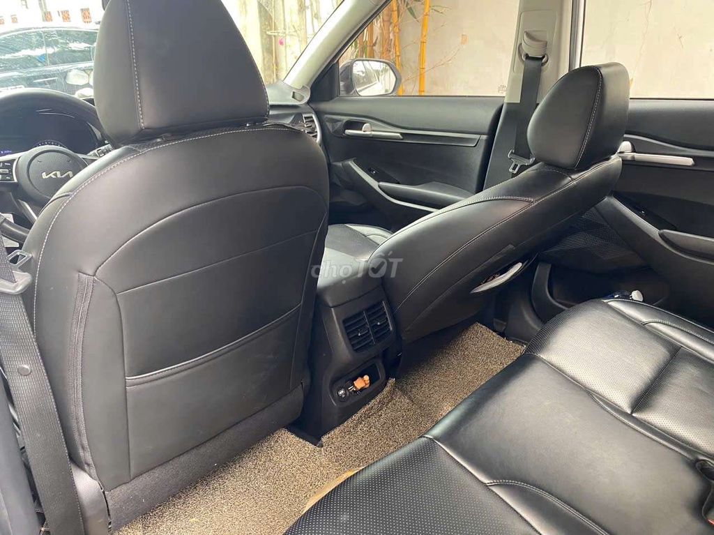 KIA Seltos Luxury 26000 km Trắng. Mua bán Ô tô tại Quận 8 Tp Hồ Chí Minh được đăng bởi thiện hình 6