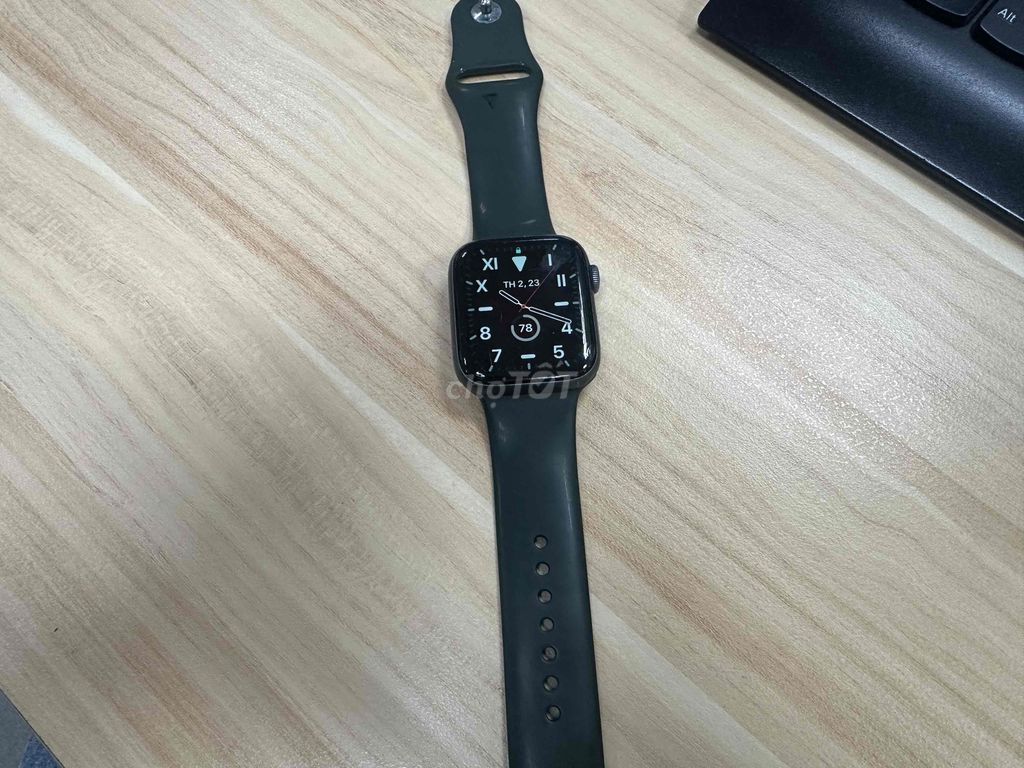 Apple Watch Series 4 44mm Xám. Mua bán Thiết bị đeo thông minh tại Thành phố Thuận An Bình Dương được đăng bởi Khôi Huỳnh hình 1