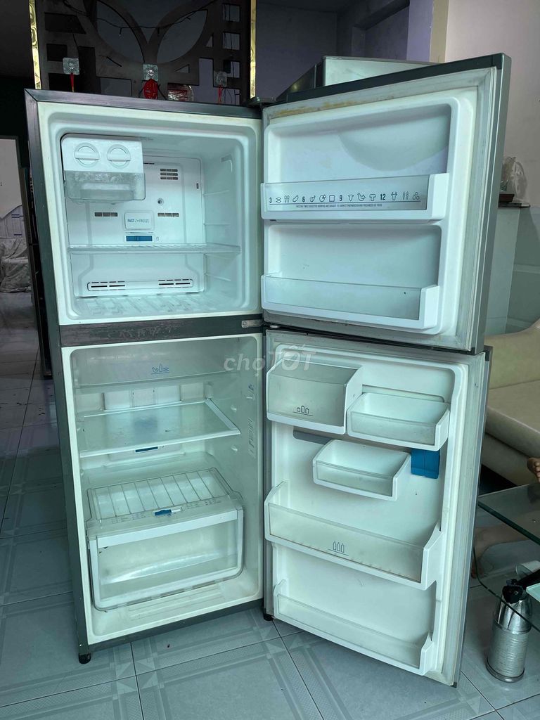 Tủ lạnh Electrolux Xám 215 lít. Mua bán Tủ lạnh tại Quận Gò Vấp Tp Hồ Chí Minh được đăng bởi Hằng Victoria  hình 1