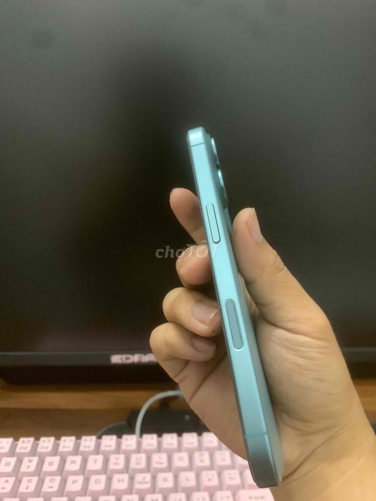 Em cần ra đi em iphone 16 thường
