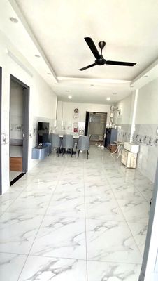 Chung cư Lữ Gia, Quận 11: 75m2, 2p ngủ, máy lạnh, ban công, 10,5triệu