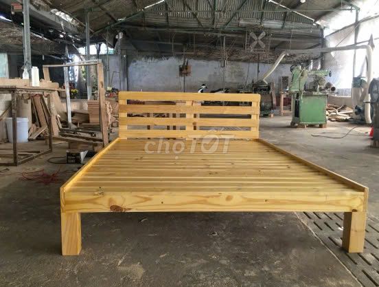 GIƯỜNG PALLET CHÂN VUÔNG CÓ ĐÀU GIƯỜNG