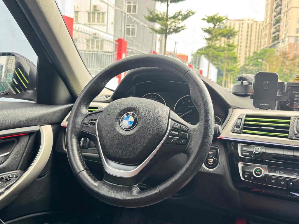 BMW 320i model 2016 màu đen siêu hời. Mua bán Ô tô tại Quận Cầu Giấy Hà Nội được đăng bởi Cao Quý hình 8