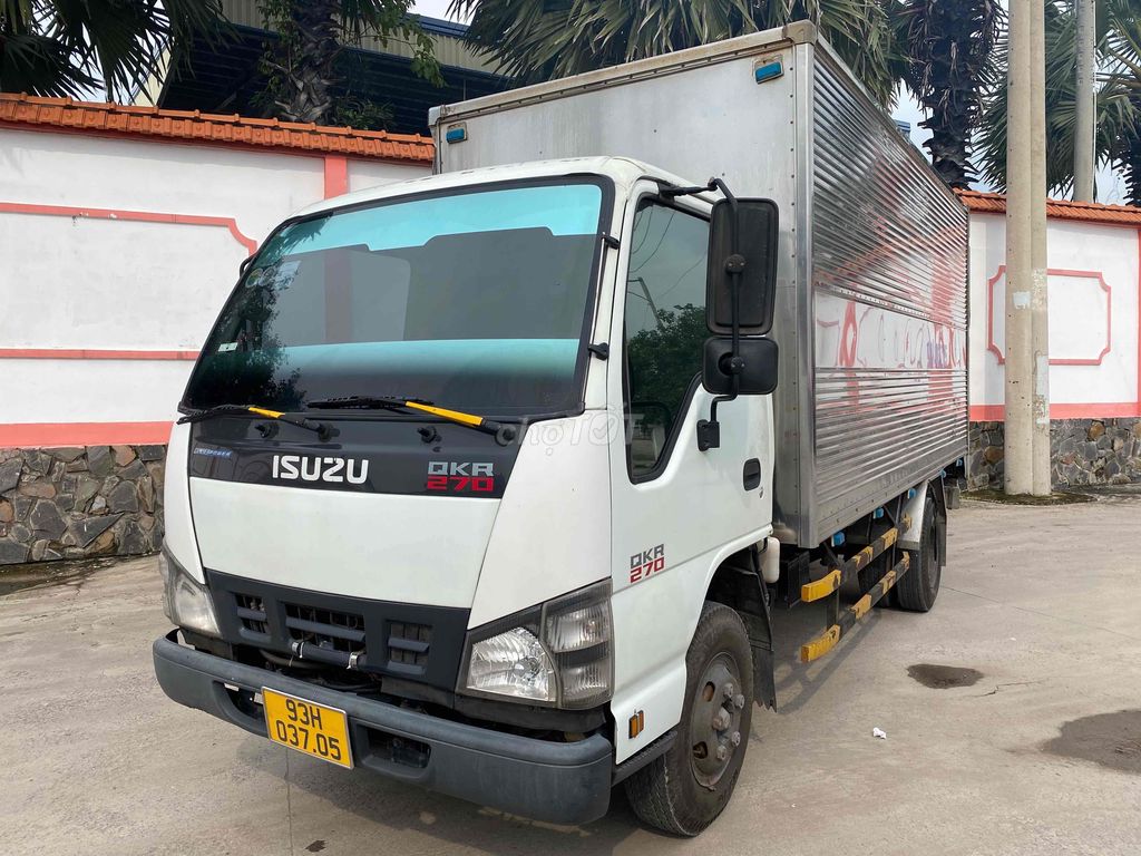 cần bán xe tải isuzu 1.9 tấn đời 2019 thùng kín