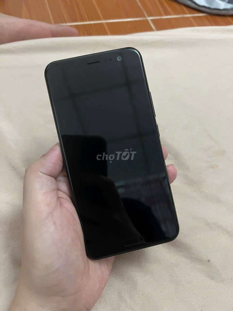 HTC U11 4/64g chip rồng 835. Mua bán Điện thoại tại Thành phố Dĩ An Bình Dương được đăng bởi Trang Huỳnh hình 2