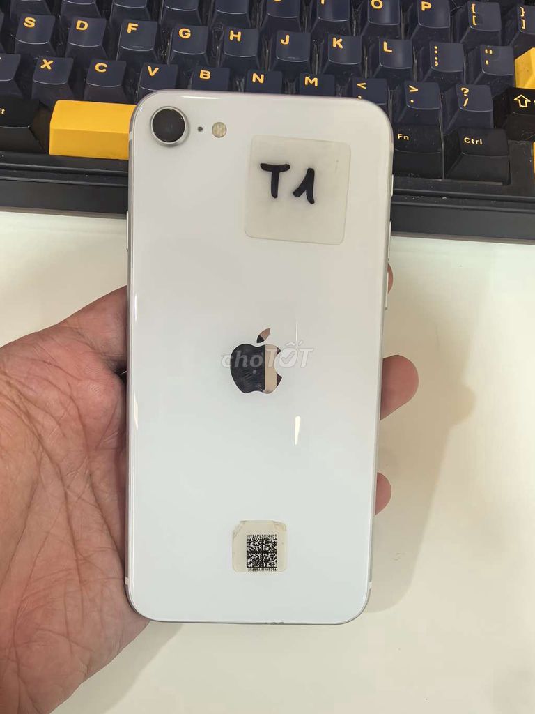 Apple iPhone SE2 64GB Trắng zin all 99%. Mua bán Điện thoại tại Quận Ngũ Hành Sơn Đà Nẵng được đăng bởi Trần Huy Hoàng hình 1