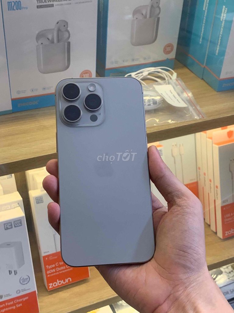 Apple iPhone 15 Pro Max Titan tự nhiên Mỹ 5G. Mua bán Điện thoại tại Quận Hoàng Mai Hà Nội được đăng bởi trần hoàng hình 1