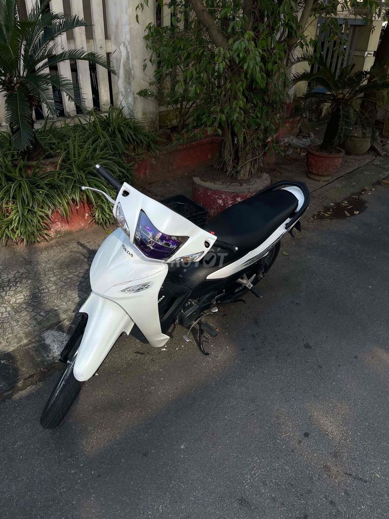 Honda Wave, белый, полуавтомат