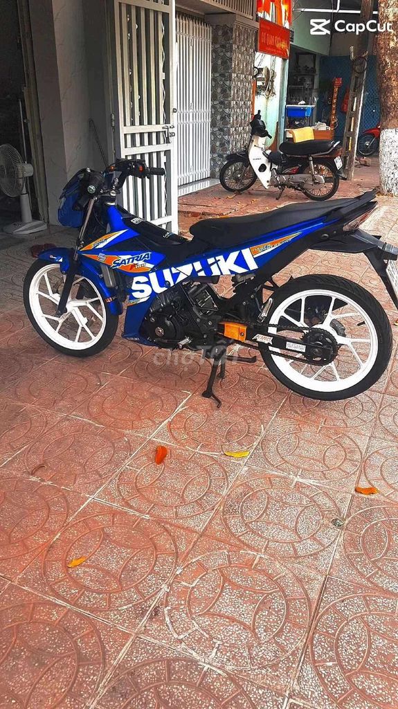 Xe máy Suzuki Satria màu xanh dương zin. Mua bán Xe máy tại Thành phố Vĩnh Long Vĩnh Long được đăng bởi Nguyễn Hoàng Đạt hình 2