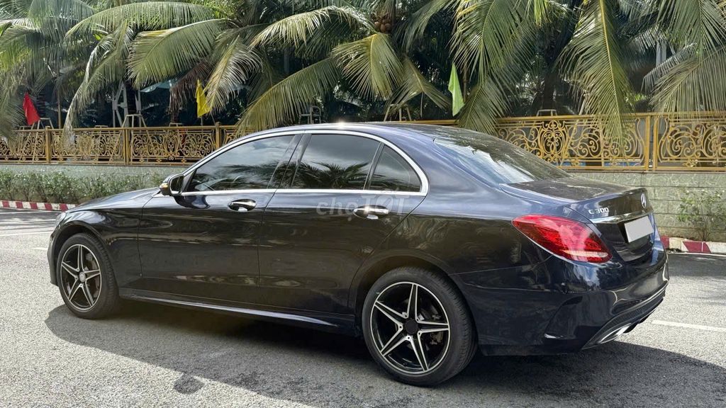 MECEDEZ BENZ C300 2016 AMG  - 90000 KM. Mua bán Ô tô tại Thành phố Dĩ An Bình Dương được đăng bởi Siêu Thị Ô Tô Bình Dương  hình 8