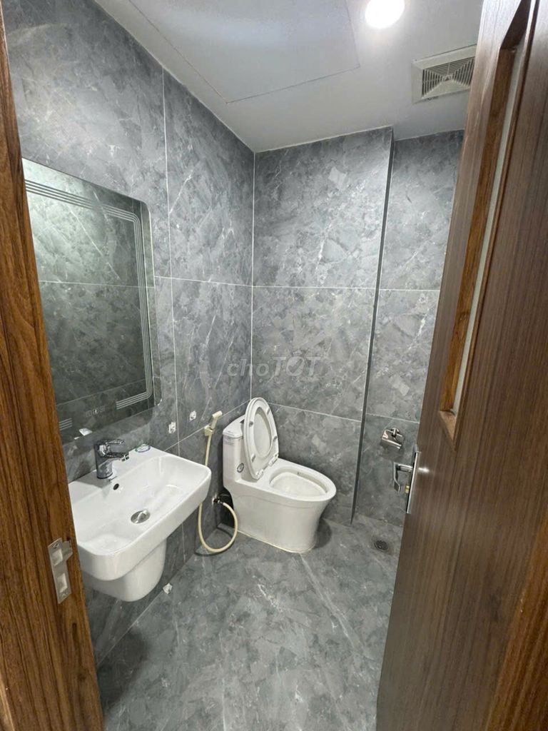 Cho thuê vp phố nguyên hồng,đống đa,dt 68m2,giá 13tr/tháng