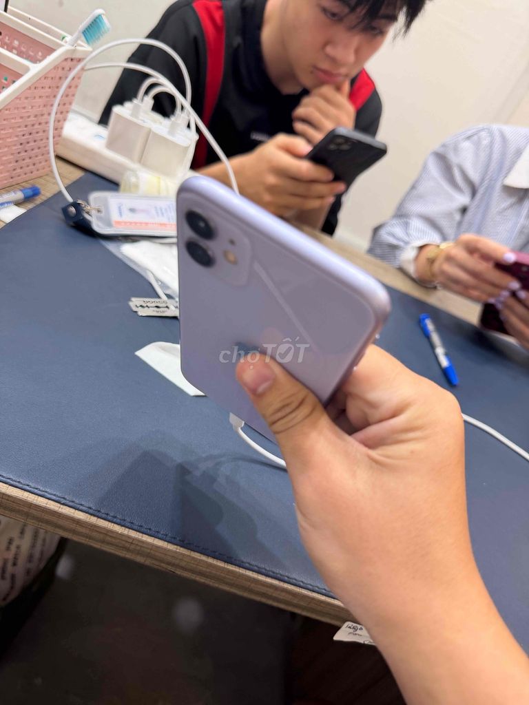 Apple iPhone 11 64GB Tím. Mua bán Điện thoại tại Quận Thanh Xuân Hà Nội được đăng bởi Luu Hong Phu hình 1