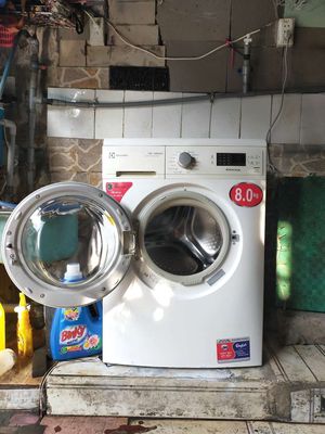 Bếp từ, máy giặt Electrolux Inverter, giặt sạch và