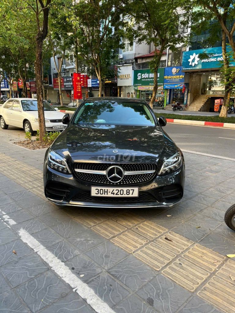 Mercedes-Benz C180 2020 Đen ghi 44000 km. Mua bán Ô tô tại Quận Cầu Giấy Hà Nội được đăng bởi Nguyễn Đức Thắng hình 4