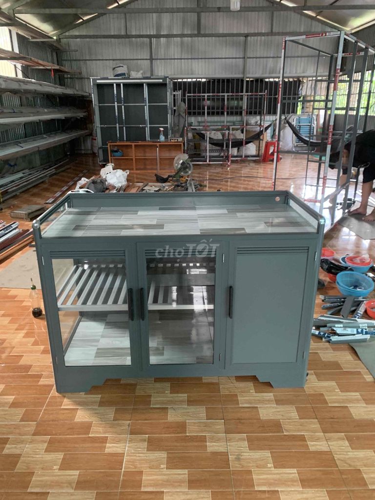 Tủ bếp nhôm kính Xám. Mua bán Tủ, kệ gia đình tại Huyện Chợ Mới An Giang được đăng bởi Đặng Hiếu Thạnh hình 1