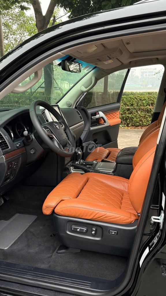 Toyota Land Cruiser 4.6 V8 sản xuất 2020,4 ghế MBS. Mua bán Ô tô tại Quận Bắc Từ Liêm Hà Nội được đăng bởi Mr Hợi  hình 8