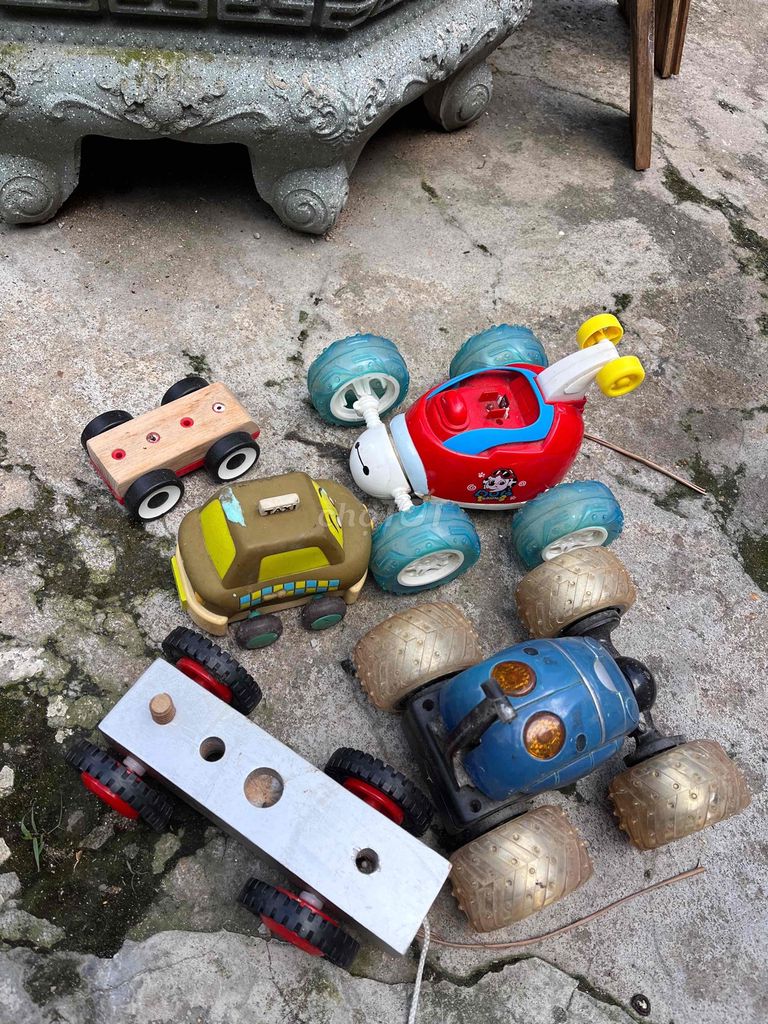 Đồ chơi nhựa gỗ kim loại đa sắc