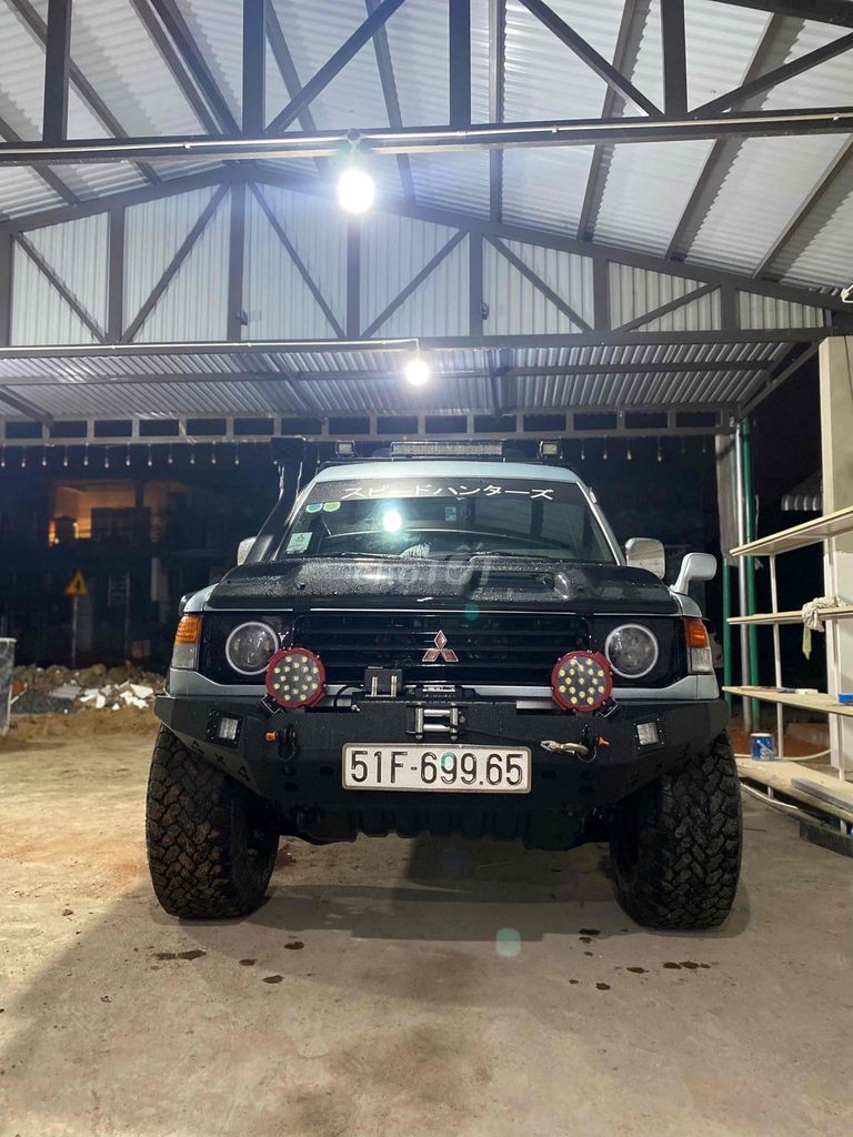 Mitsubishi Pajero Sport 1993 - 100000 km