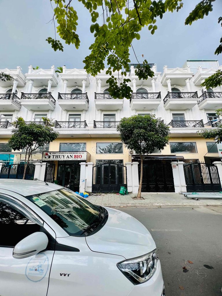 House with 4 bedrooms for rent in Hà Huy Giáp · Quận 12, Ho Chi Minh City — $501/month, photo 1