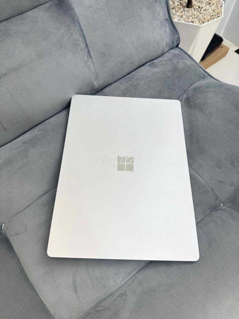Microsoft Surface Laptop 2 i5 8GB man 2k. Mua bán Laptop tại Quận Tân Bình Tp Hồ Chí Minh được đăng bởi vy hình 1